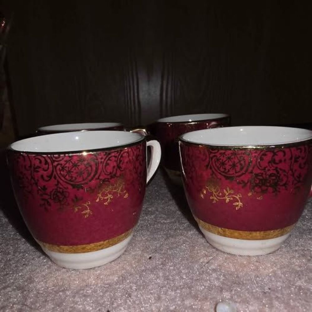 Set of 4 vintage tea cups Aristocrat by Salem 23kt gold